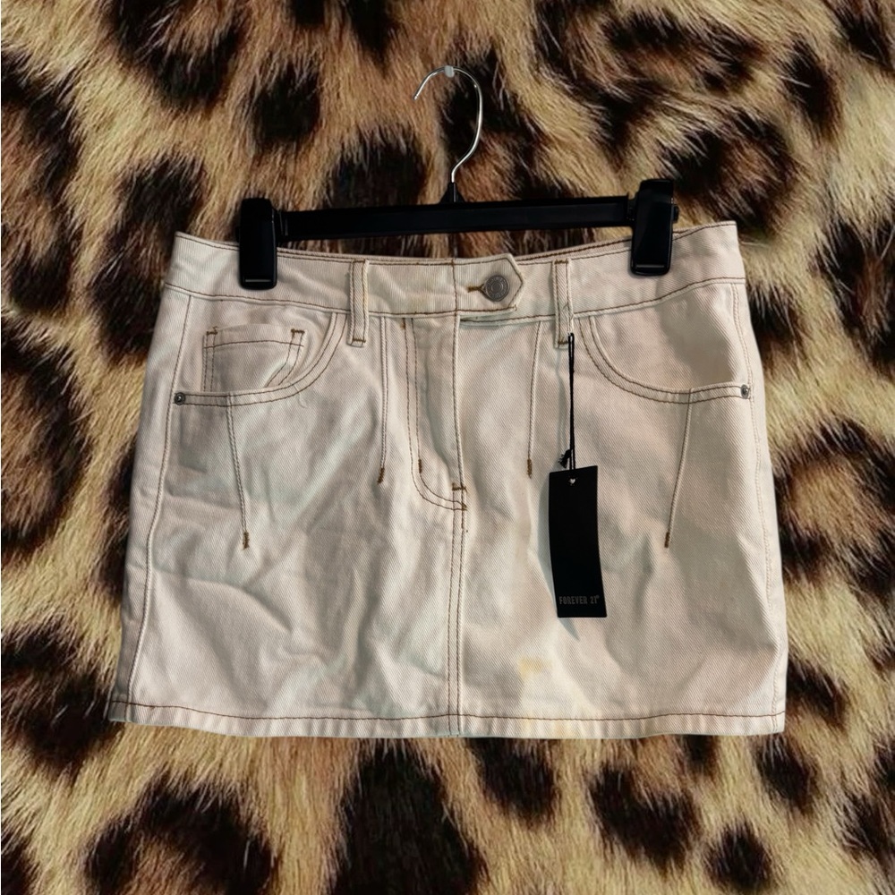 (SIZE M) Forever 21 Cream Skirt